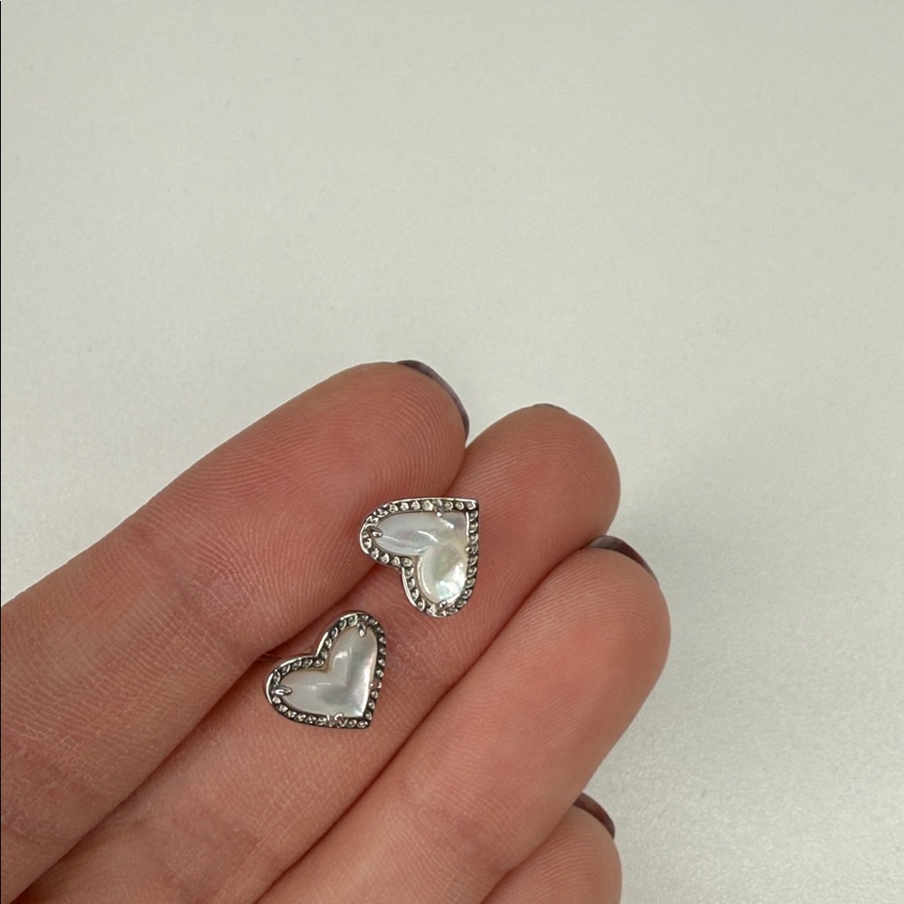 SOLD Kendra Scott Ari Heart Silver Stud Earrings in Ivory Mother-of-Pearl - Picture 4 of 6